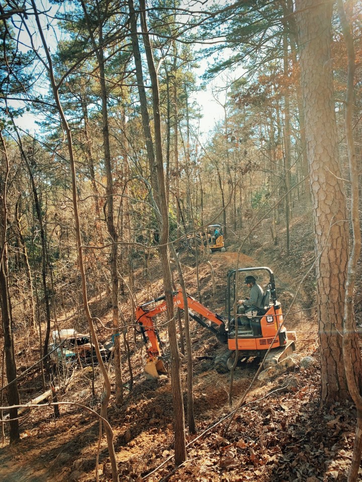 Trail Solutions builders working downslope on the Pullman Ave. Connector in 2020.