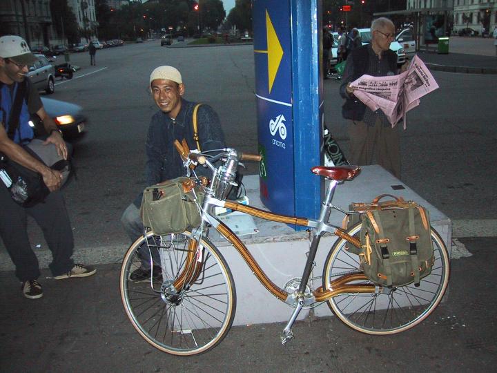 Rich Edwards, Italy, IMBA, commuter bike, street, pedestrians